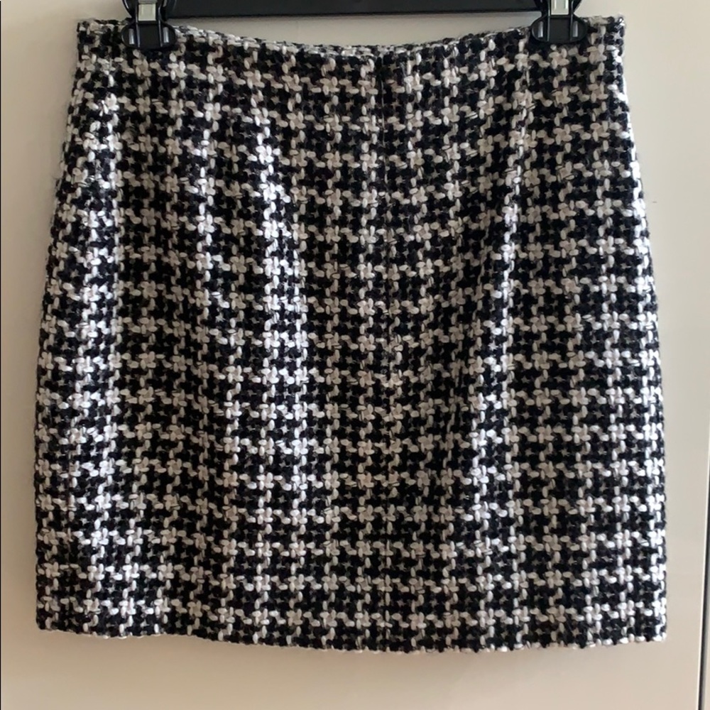 Classic Design Skirt - Picture 2 of 6